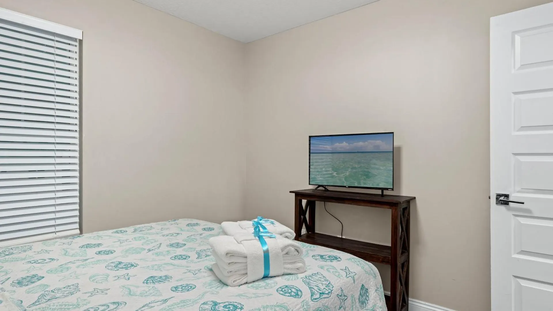 Spacious 4-Bed, 3-Bath Beach House - Sleeps 12 For The Perfect Getaway Panama City Beach